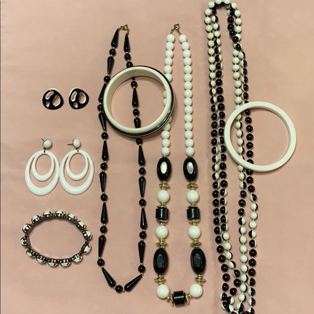 Women’s Vintage Black/White Jewelry Mix